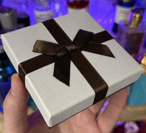Dárková krabička se stuhou